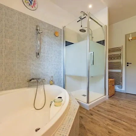 Apartment La Quietude, Maison Paisible Avec Piscine *