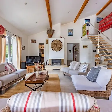 La Quietude, Maison Paisible Avec Piscine Lejlighed